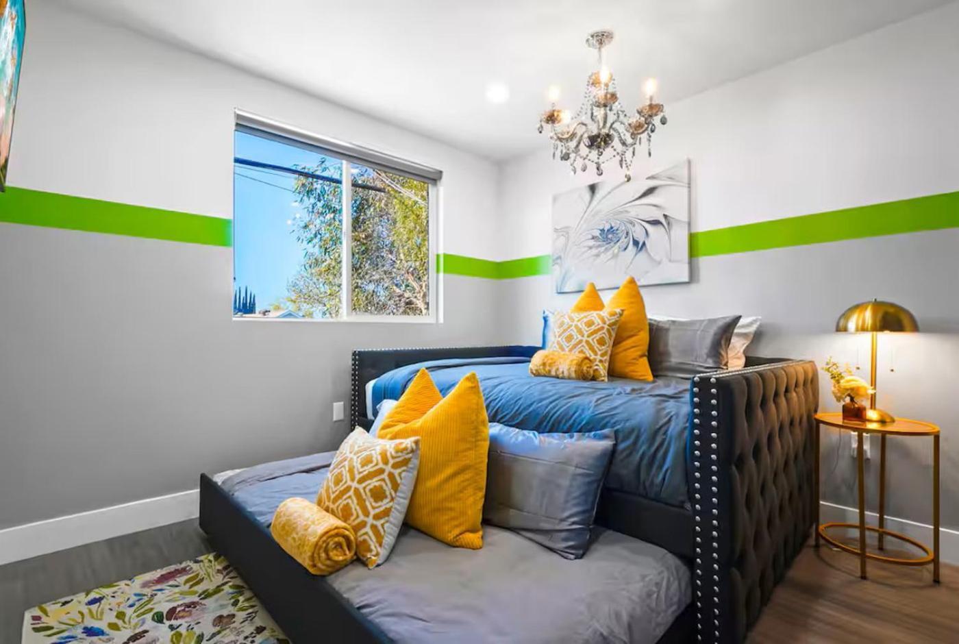 C- Vibrant And Glam Noho Pad Near U-studios And H-sign Apartment *